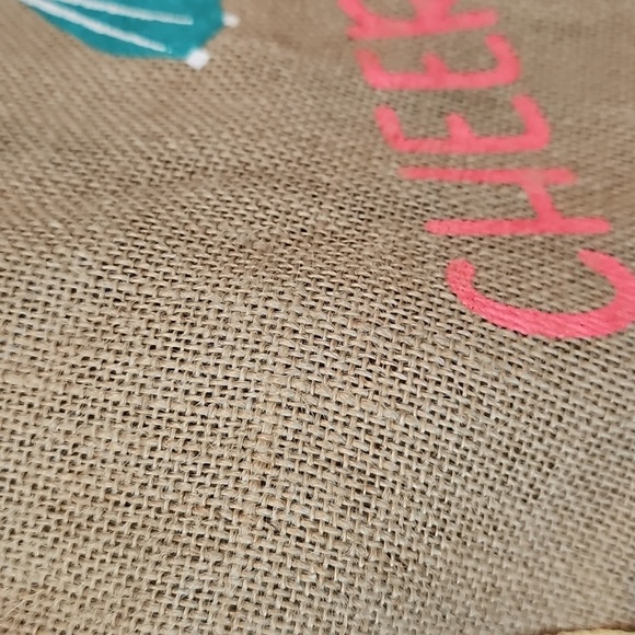 Mud Pie Cheers Beaches Burlap Tote Bag Beach Cocktails Round Jute - Picture 2 of 3